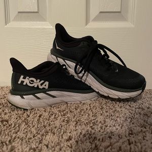 Black womens size 7.5 Hoka (Clifton 7)